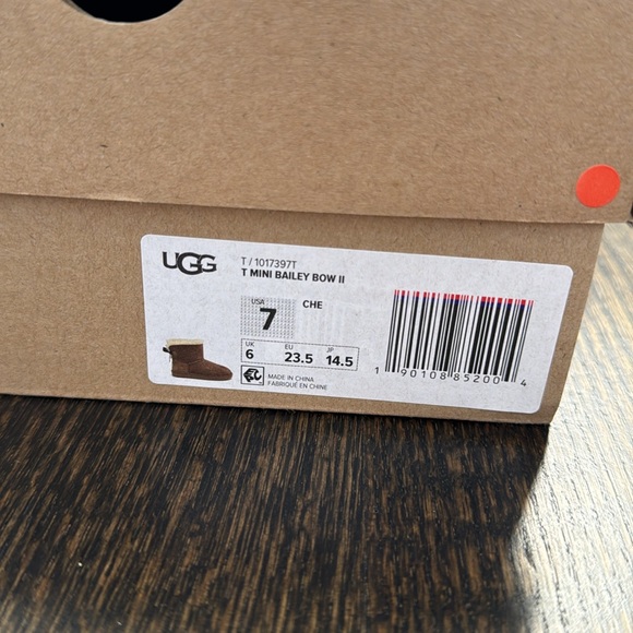UGG Toddler Mini Bailey Bow II Size 7 - Picture 6 of 10
